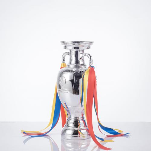 欧洲杯奖杯图片2021（欧洲杯奖牌）